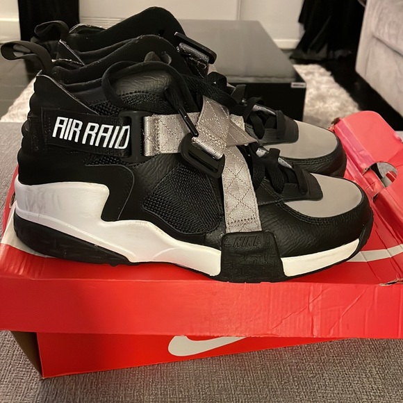 Nike - Picture 2 of 4